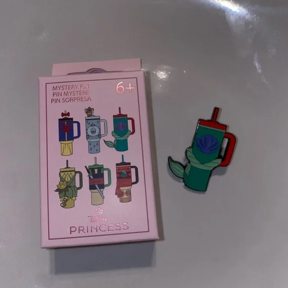 Disney Princess mystery pin tumbler “Little Mermaid” Ariel - Picture 3 of 7
